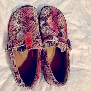 Nurse mates pillow top. Great condition 7.5